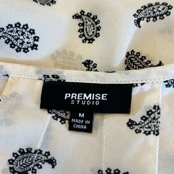 Premise Studio cream paisley short sleeve blouse Size M EUC - Picture 8 of 10